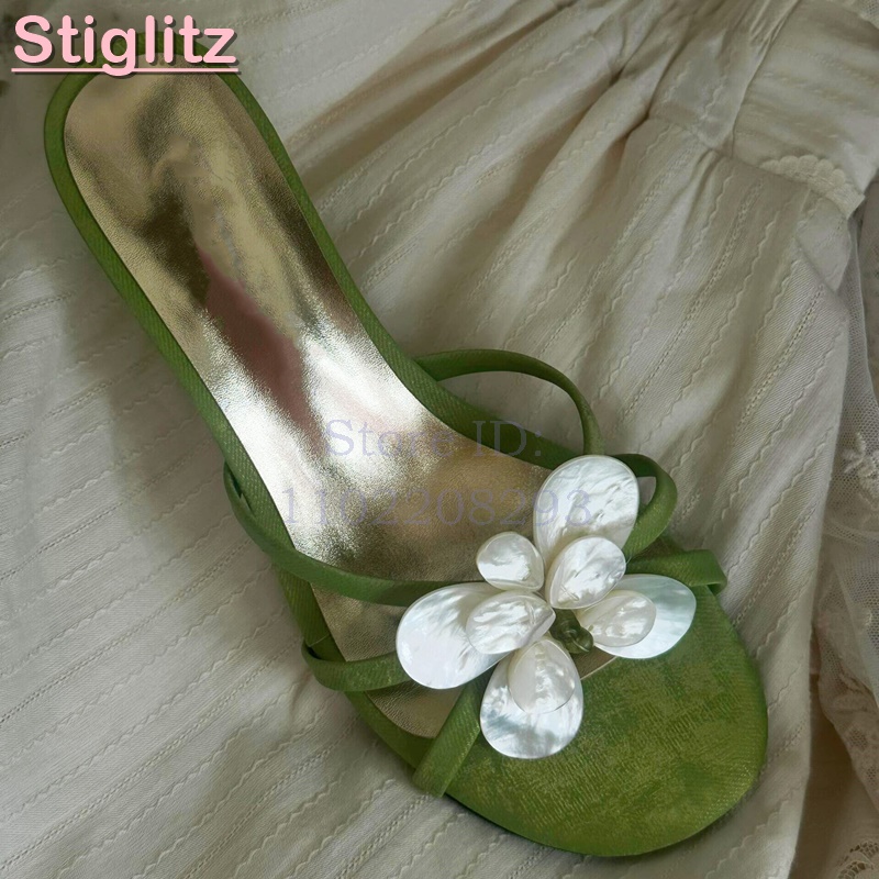 Slip Dress Satin - Weiße Blumen-High-Heels Pantoletten Satin Grün Offene
